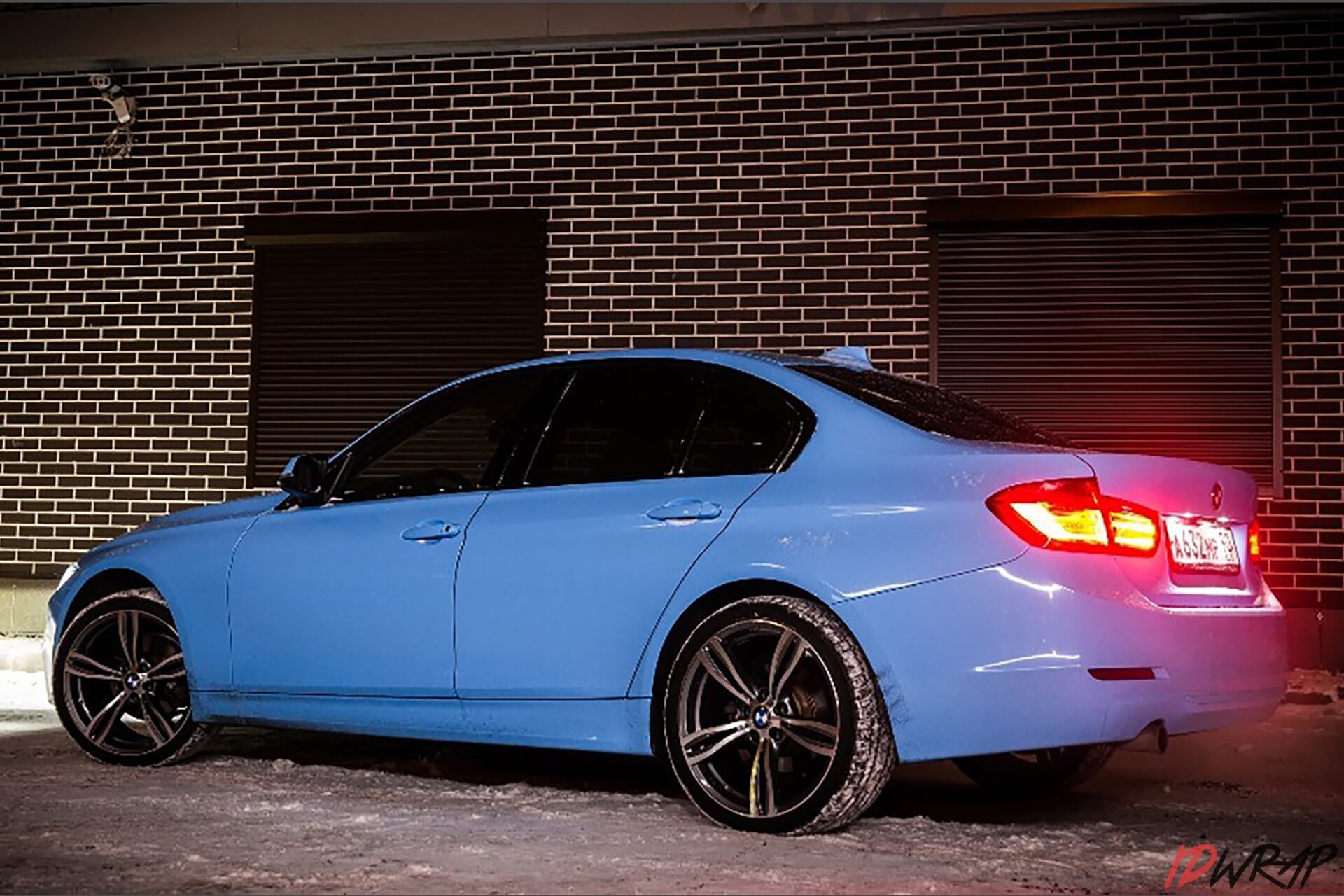BMW голубой глянец