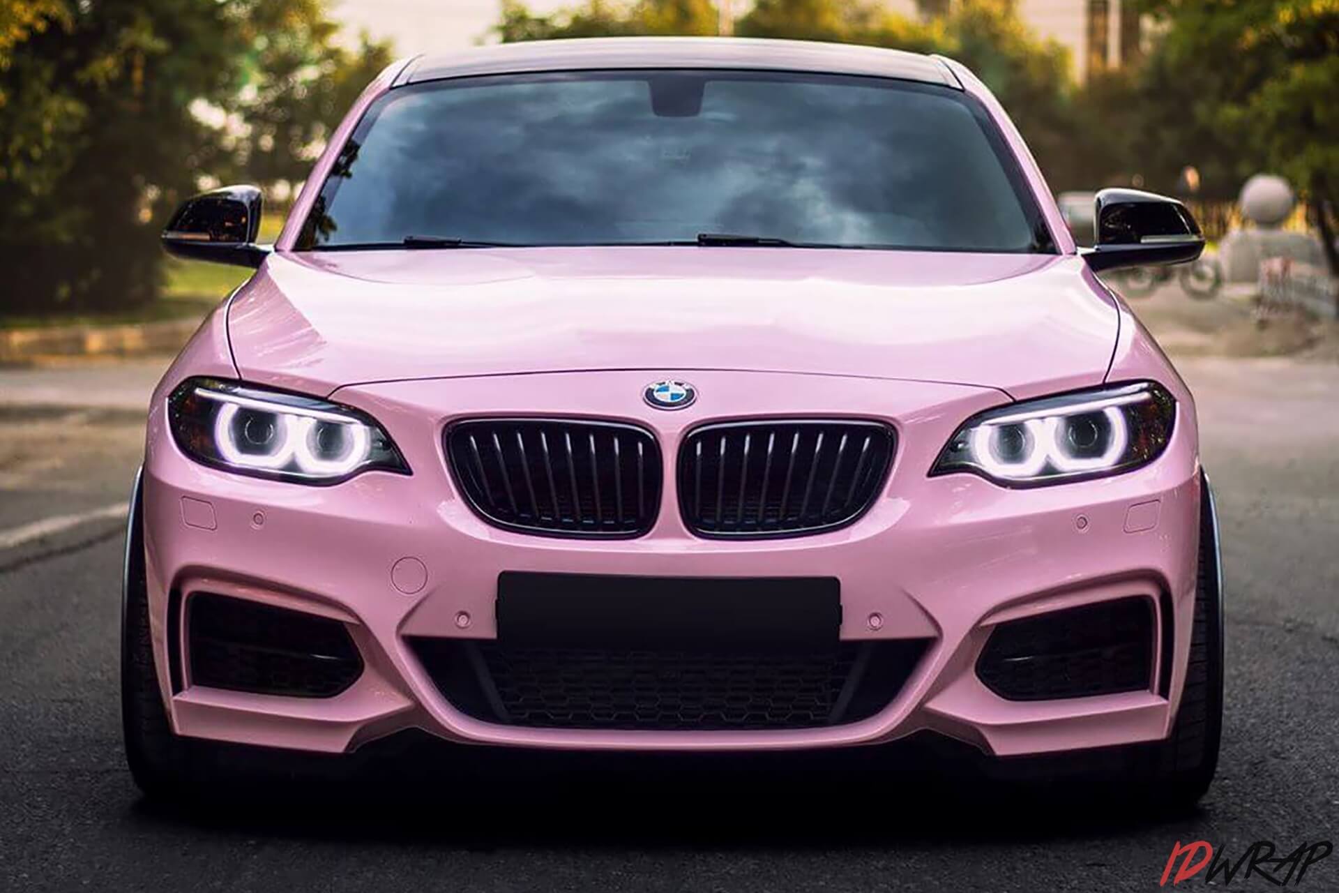 BMW розовый глянцевый винил