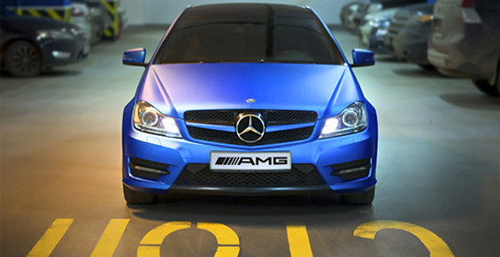 Матовая пленка синий сатин на Mercedes фото